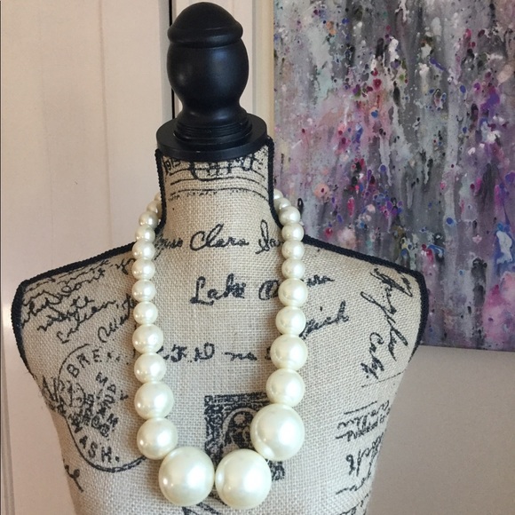 One-of-a-kind Pearl Necklace with Gold Accents - Picture 4 of 7